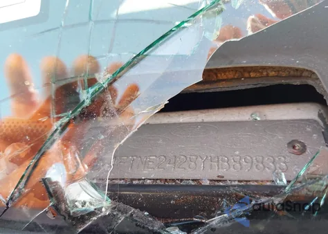 2000 Ford E-250 Commercial from USA, damaged, VIN 1FTNE2428YHB89833